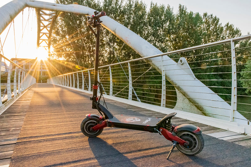 riding-varla-scooter-with-dual-motor-to-welcome-the-sunrise.jpg