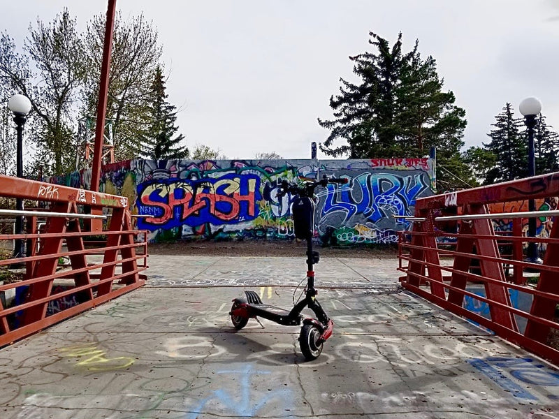varla-scooter-matches-the-style-of-graffiti.jpg